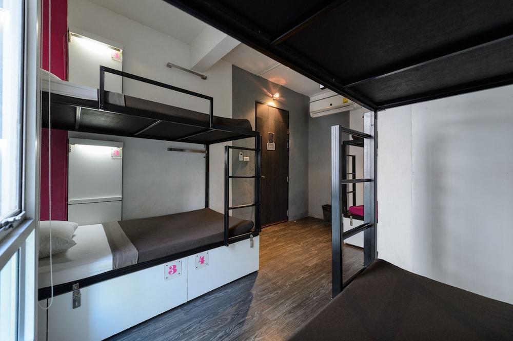 Cheqinn Hostel - Sukhumvit 4 Nana Plaza Bangkok Eksteriør billede