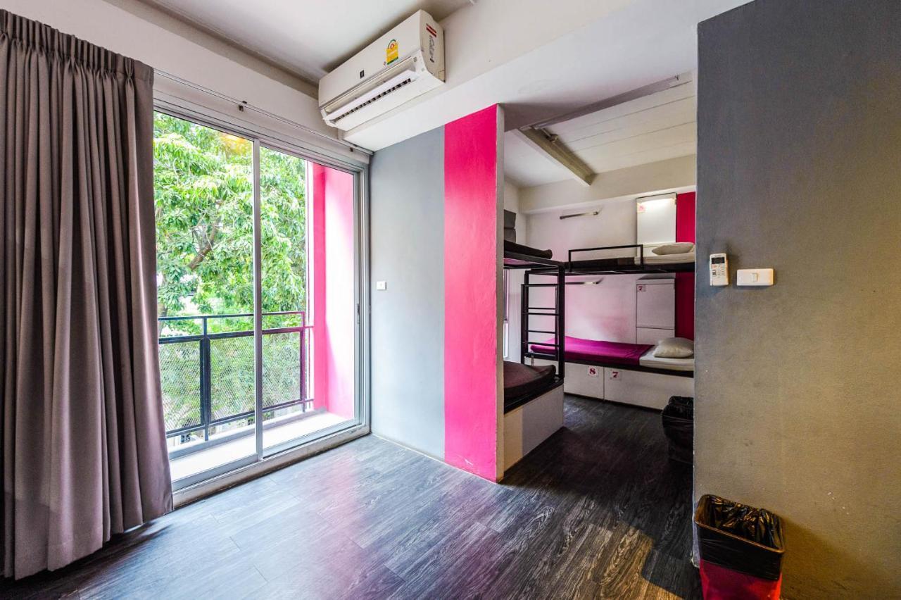Cheqinn Hostel - Sukhumvit 4 Nana Plaza Bangkok Eksteriør billede